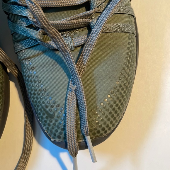 Nike Free TR Shield Dark Stucco Women Running Shoes - Picture 8 of 9